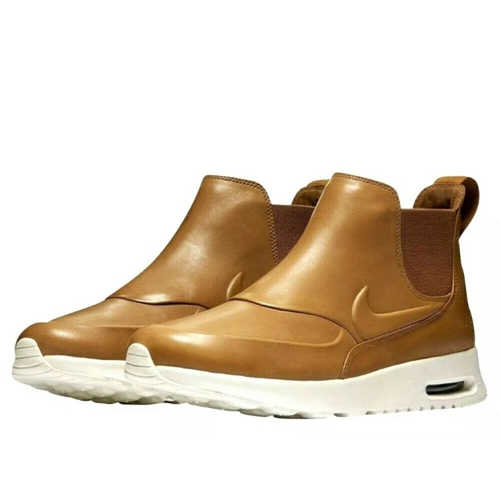 Nike sneakers. Ale brown